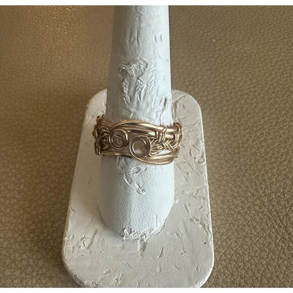 Wire Wrapped Elegant Ring made of 14k Gold Fill Ring size 10 - Picture 3 of 5